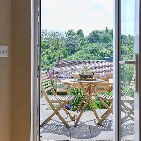 Host & - Isla House * Whitby