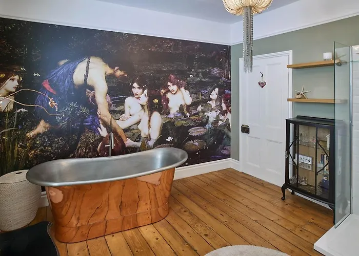 Host & - Isla House * Whitby