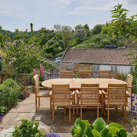 Host & - Isla House Holiday home *