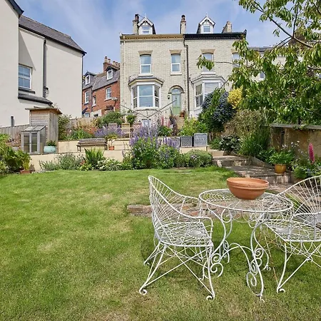 Host & - Isla House Casa vacanze Whitby