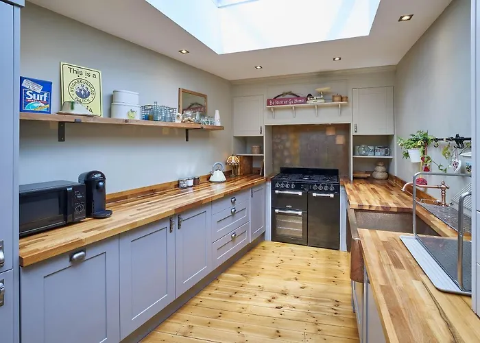 Host & - Isla House بيت للعطل ويتبي