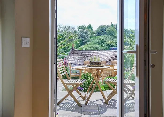 Host & - Isla House * ويتبي